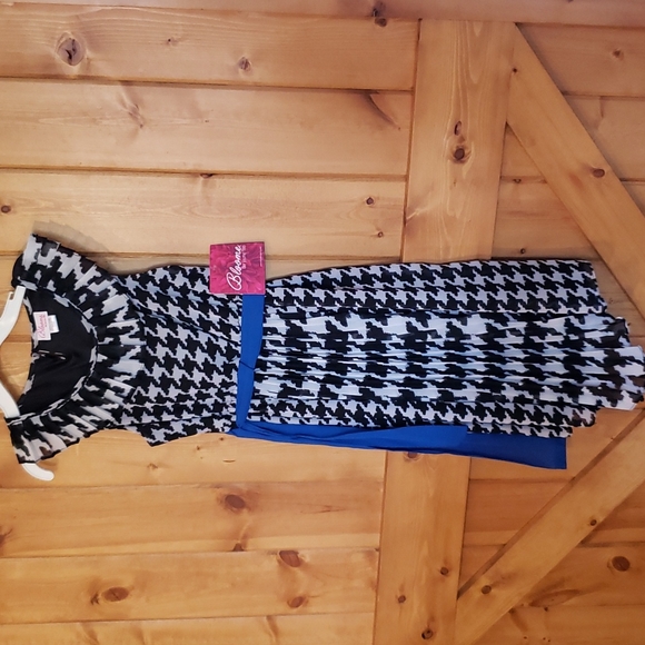 New Arts Fun BLOOM  de Jeune fille black and white with blue sash szgirls 10-12 - Picture 1 of 8